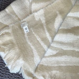 NWT  SUPER SOFT Blanket scarf